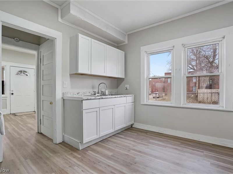 8210 Dorver Avenue , Cleveland, OH 44105 Photo 10