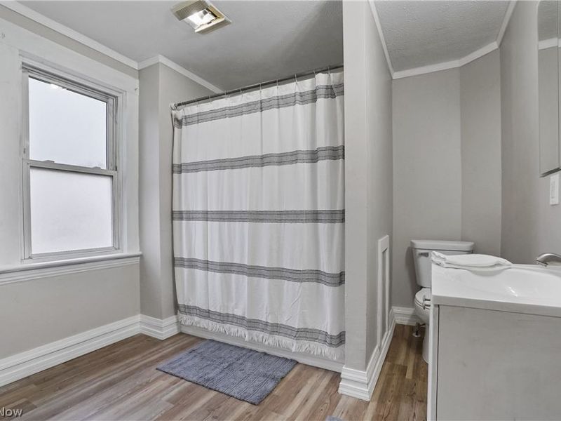 8210 Dorver Avenue , Cleveland, OH 44105 Photo 14