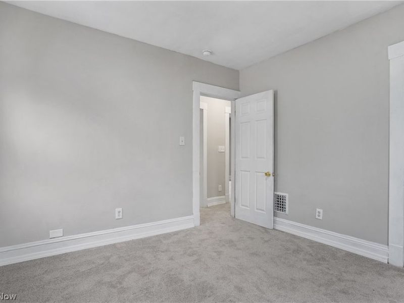 8210 Dorver Avenue , Cleveland, OH 44105 Photo 18