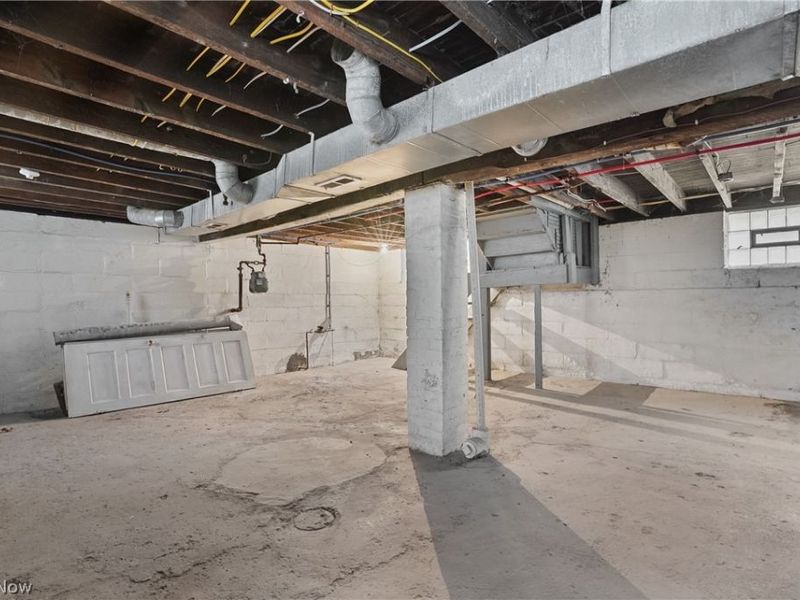 8210 Dorver Avenue , Cleveland, OH 44105 Photo 23