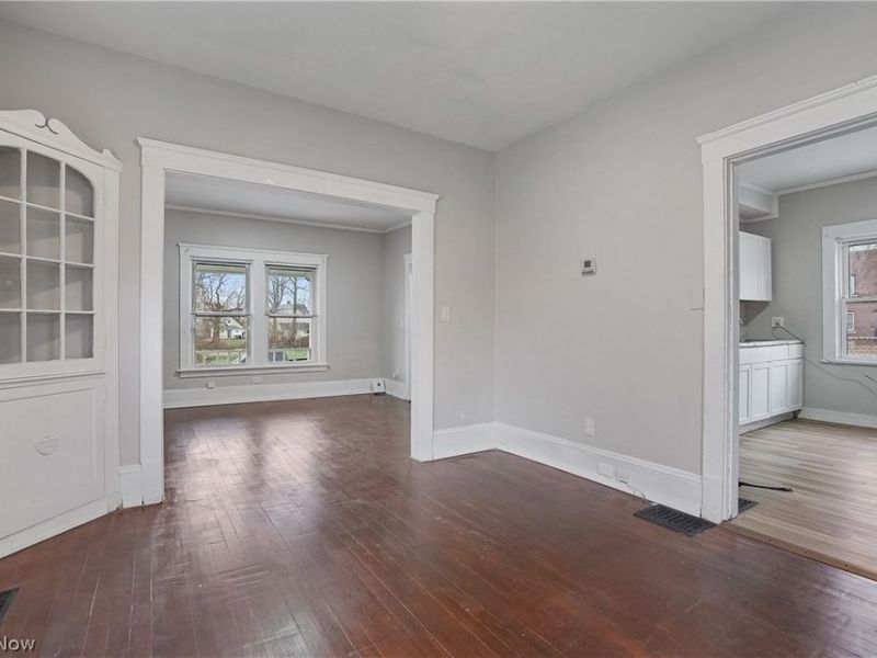 8210 Dorver Avenue , Cleveland, OH 44105 Photo 9