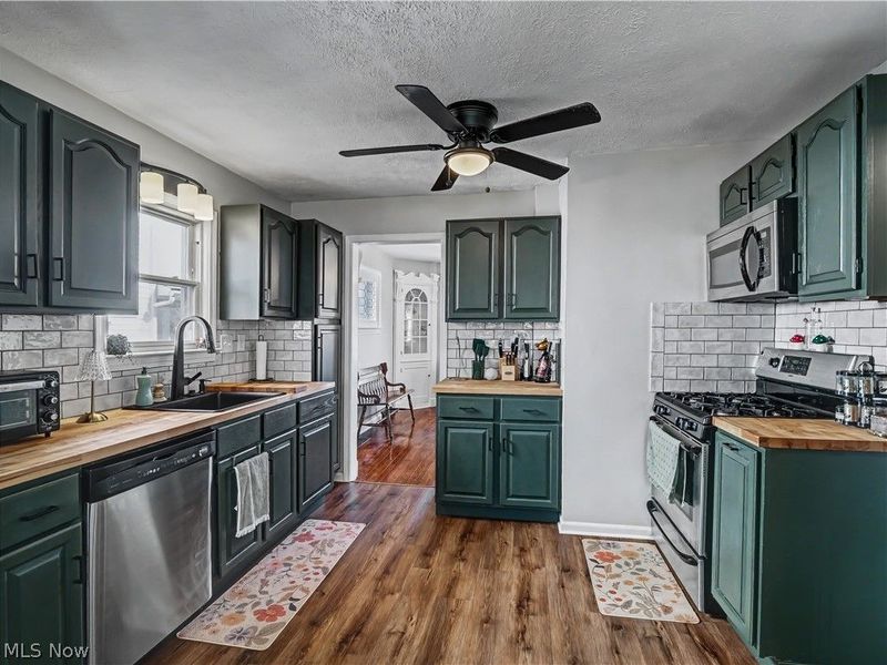 2216 Wascana Avenue, Lakewood, OH 44107 Photo 15