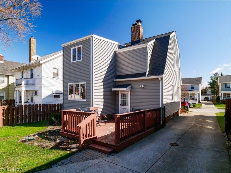 2216 Wascana Avenue, Lakewood, OH 44107 Photo 2