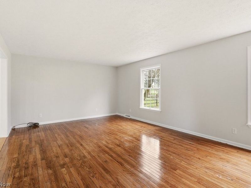 953 Bell Road, Chagrin Falls, OH 44022 Photo 3