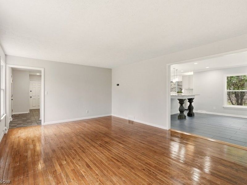 953 Bell Road, Chagrin Falls, OH 44022 Photo 5