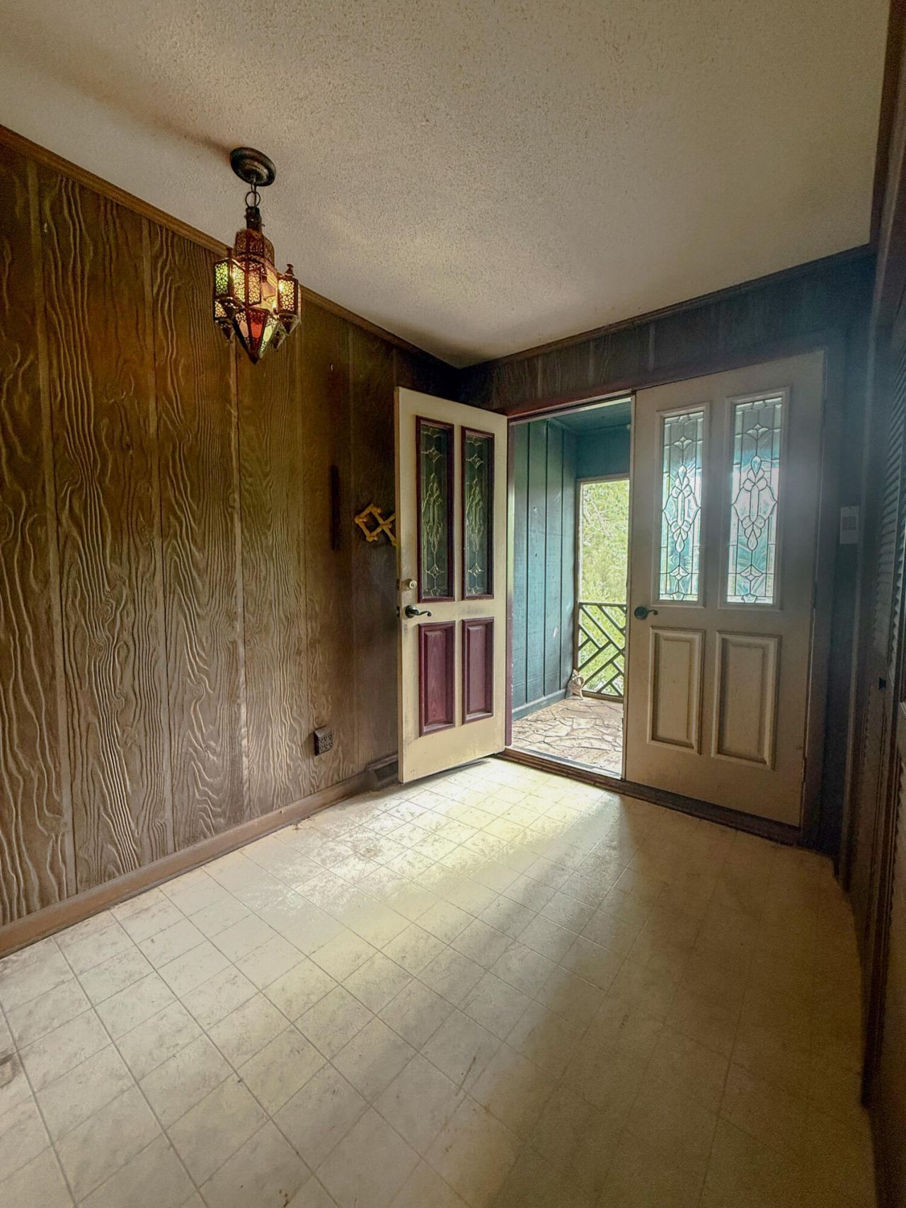 720 E Erie Avenue Photo 4