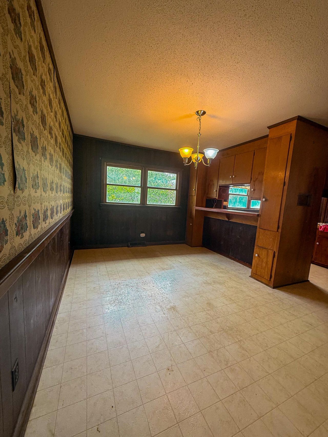 720 E Erie Avenue Photo 8