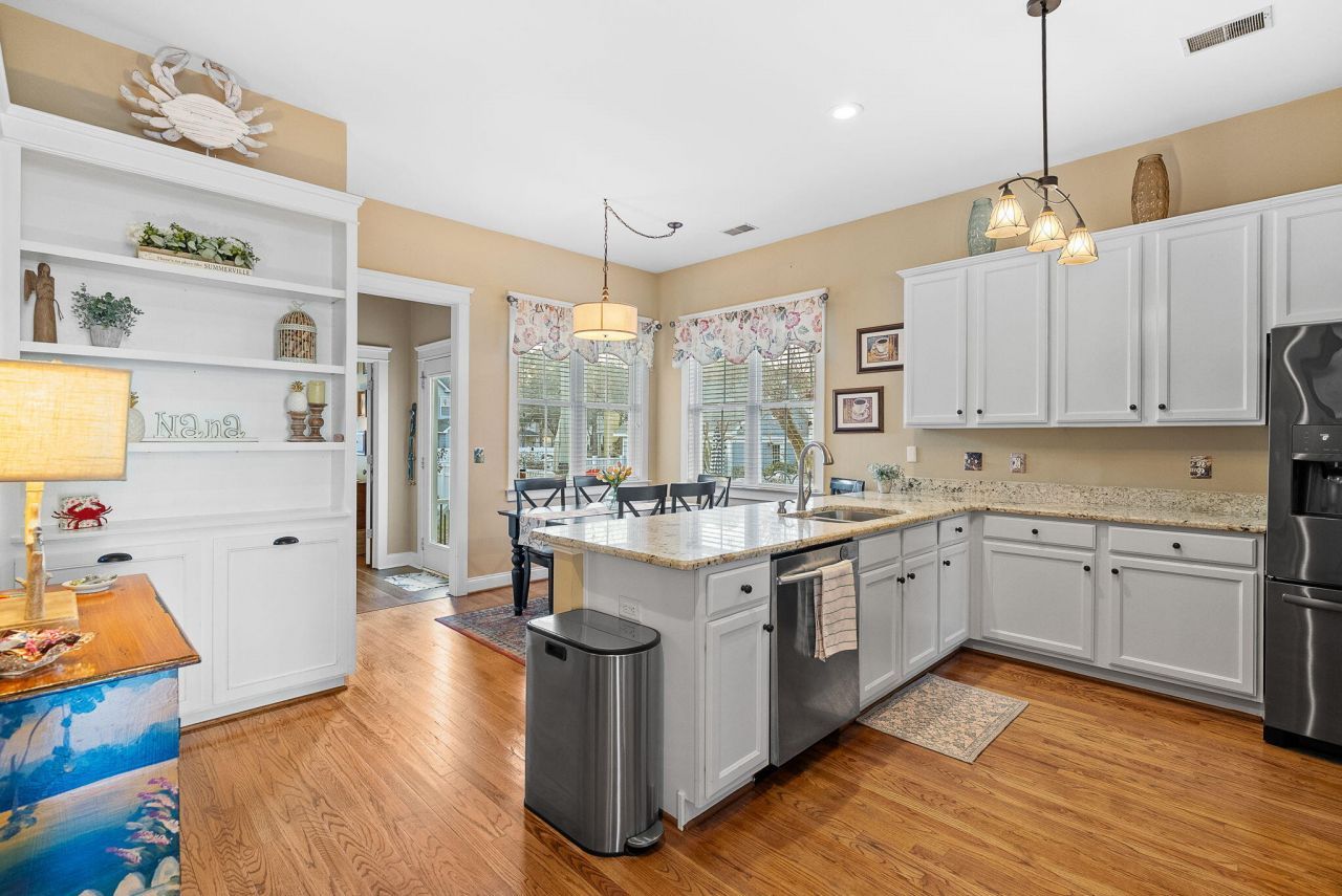 302 Hydrangea Street Photo 16