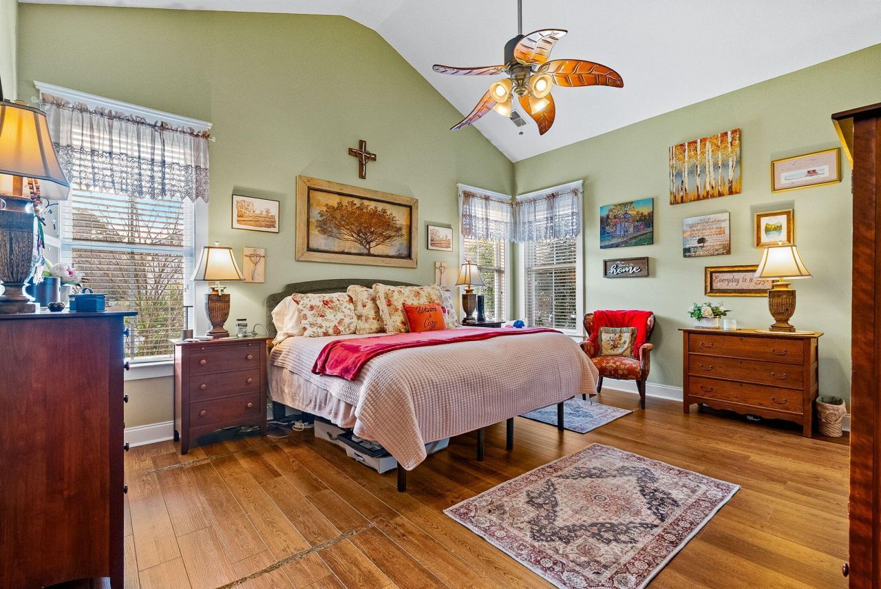 302 Hydrangea Street Photo 27