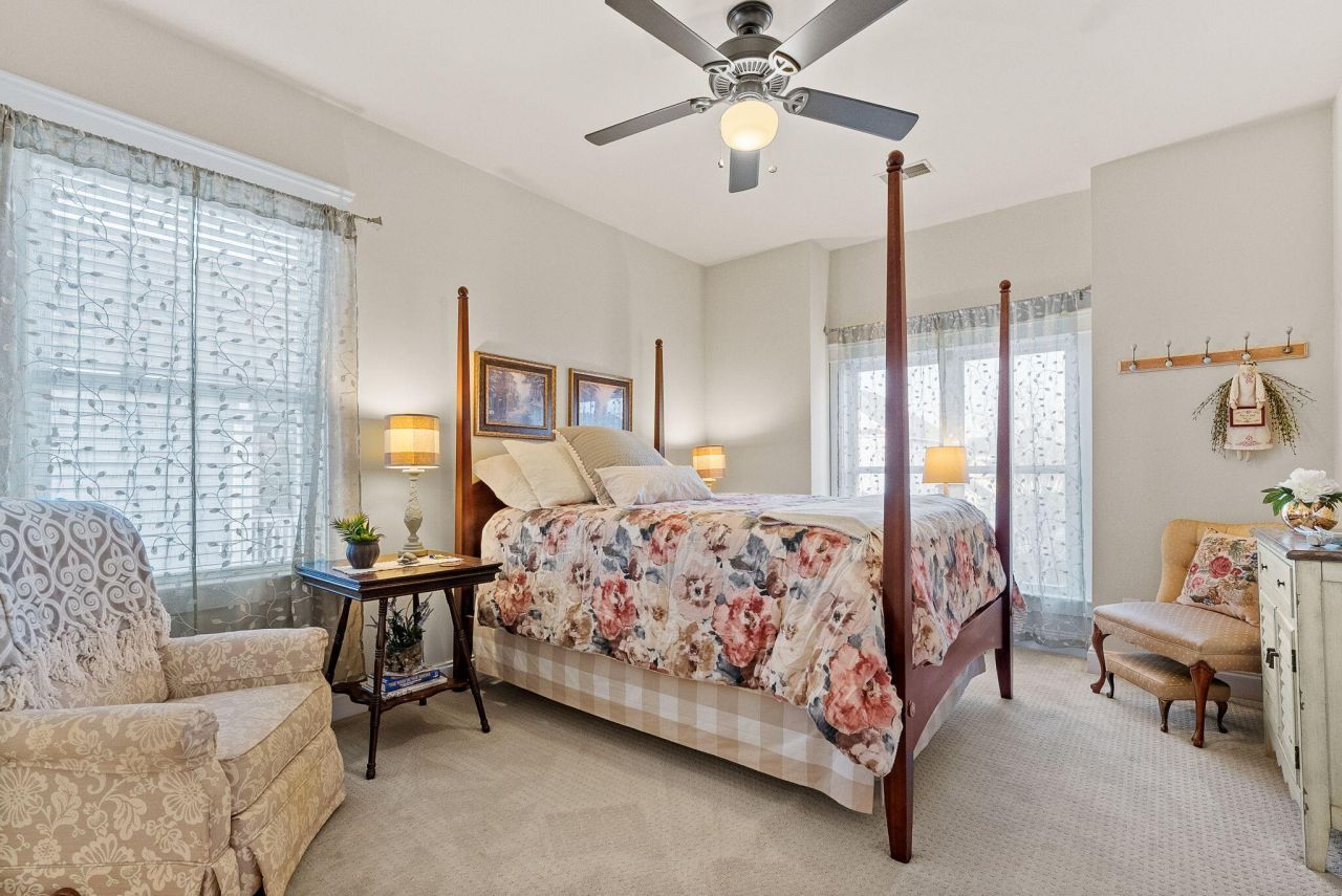 302 Hydrangea Street Photo 34