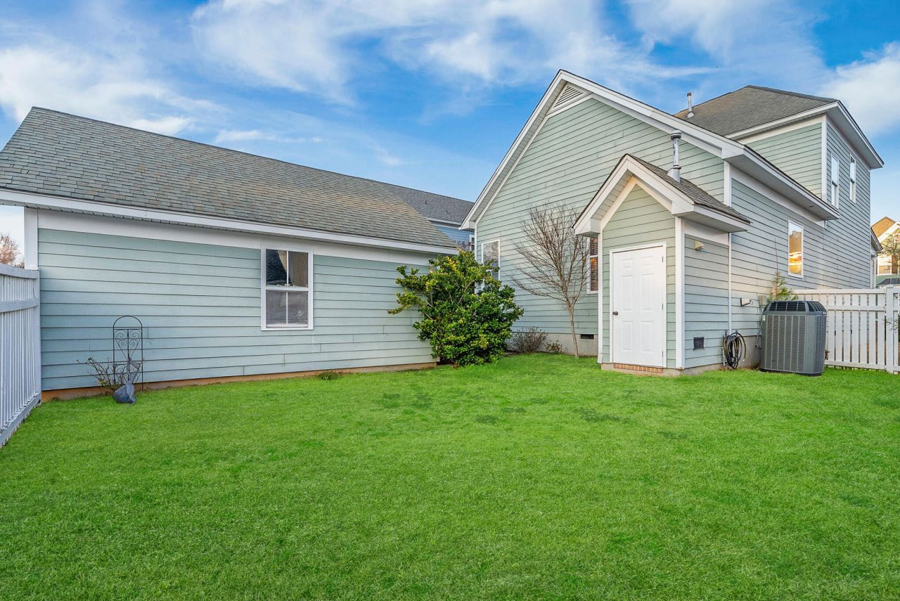 302 Hydrangea Street Photo 36