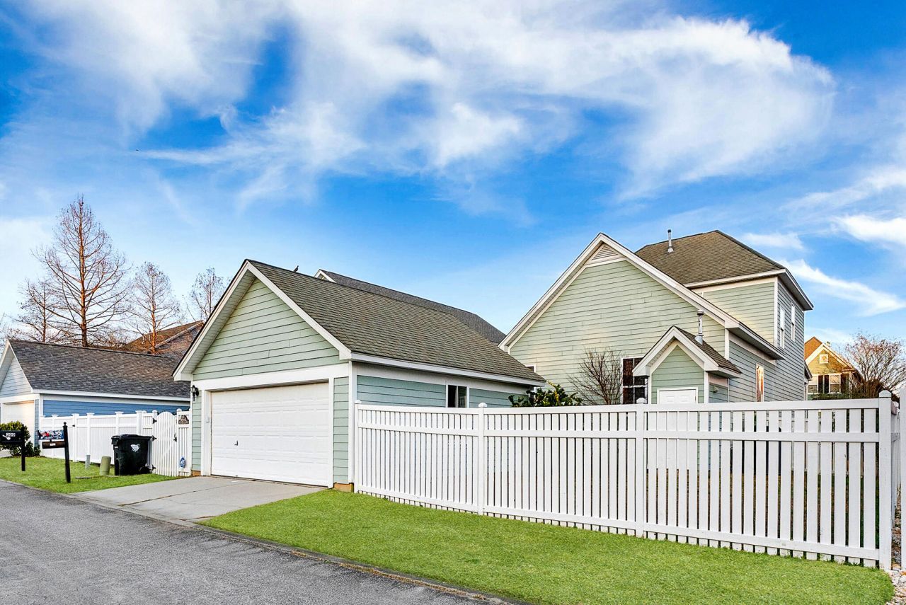 302 Hydrangea Street Photo 37