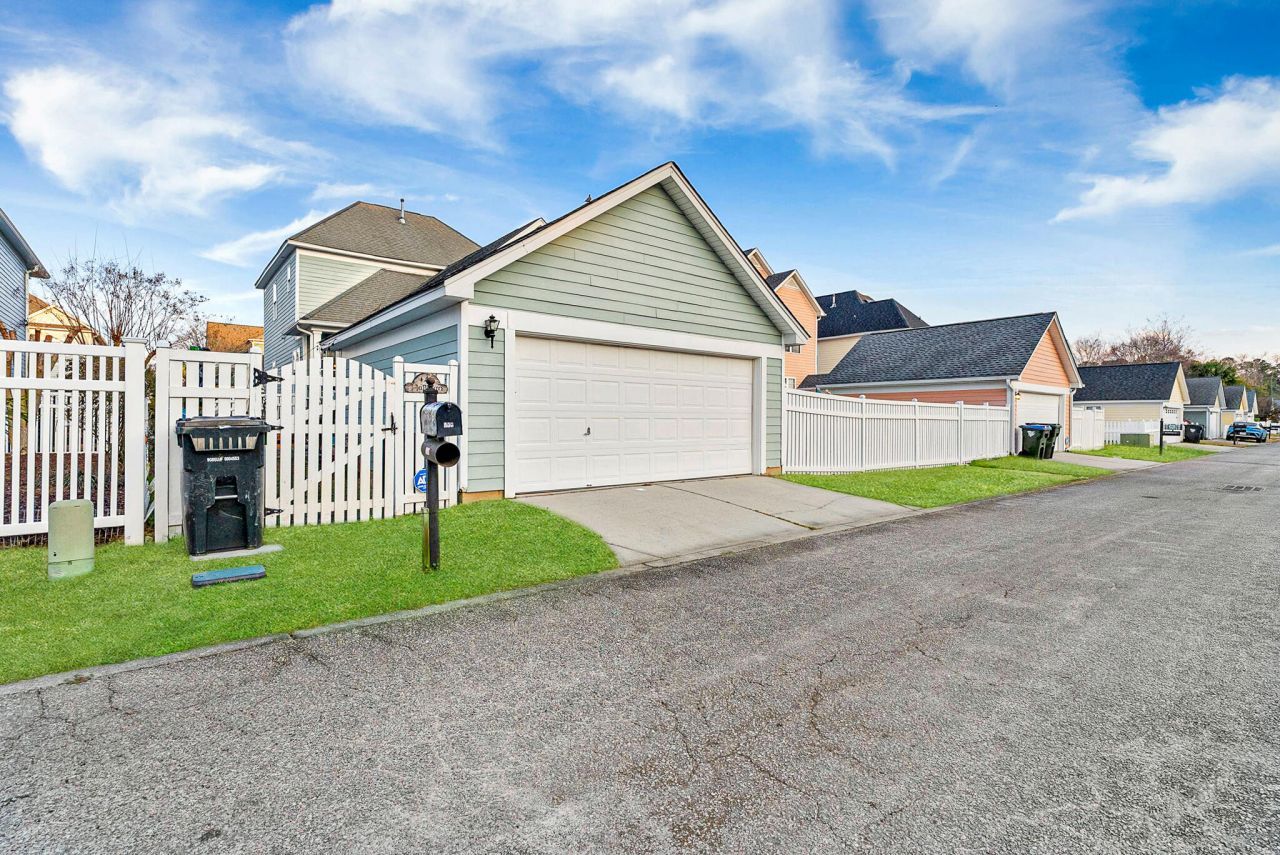 302 Hydrangea Street Photo 38