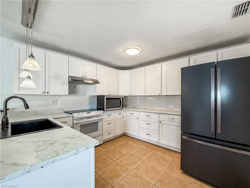 6302 Royal Woods Dr, Fort Myers, FL 33908 Photo