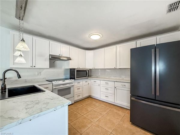 6302 Royal Woods DR, FORT MYERS, FL 33908