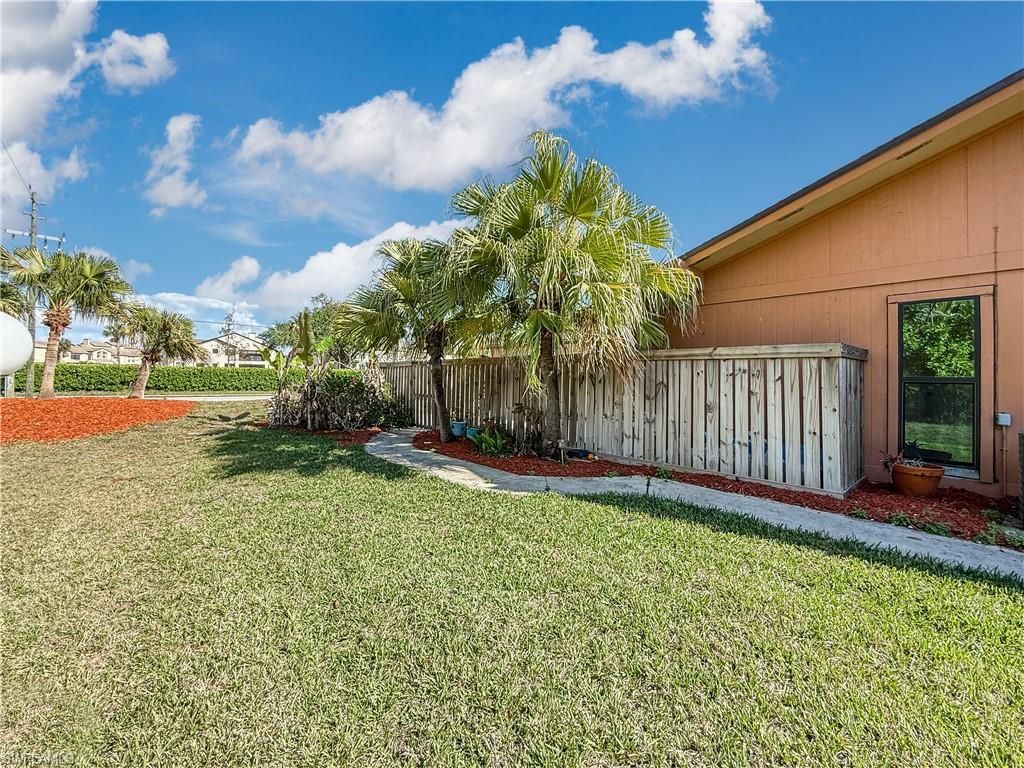 6302 Royal Woods Dr, Fort Myers, FL 33908 Photo