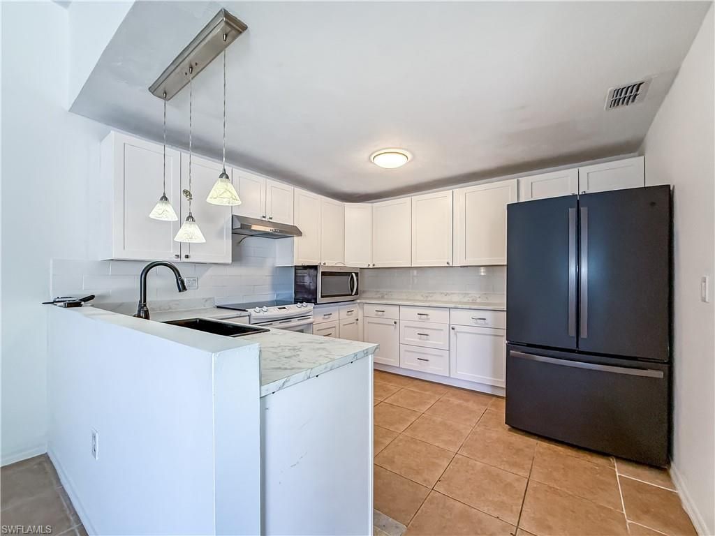 6302 Royal Woods Dr, Fort Myers, FL 33908 Photo