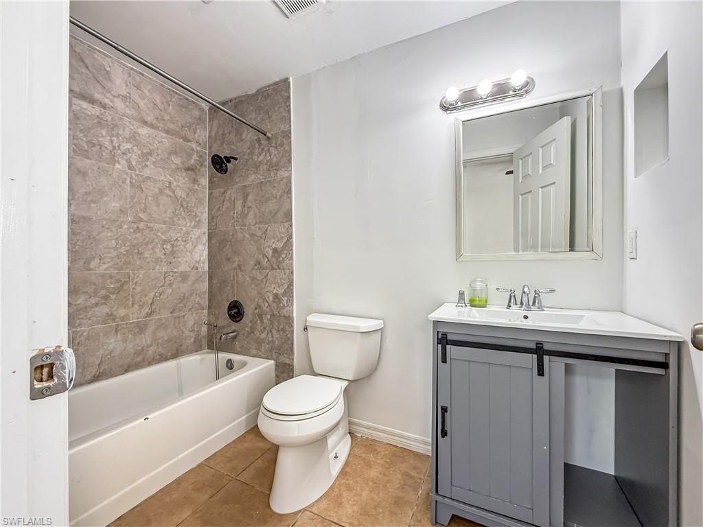6302 Royal Woods Dr, Fort Myers, FL 33908 Photo
