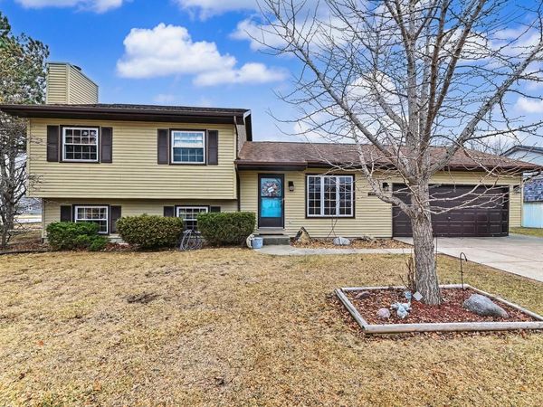 747 E Quail RUN, Oak Creek, WI 53154