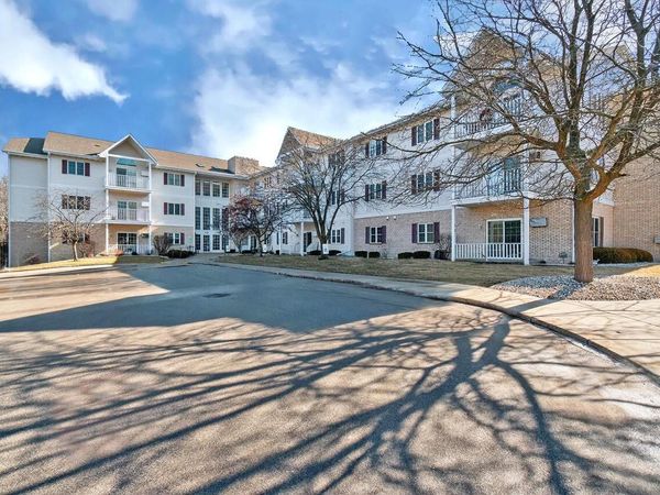 715 Canterberry COURT, Unit 105, West Bend, WI 53090