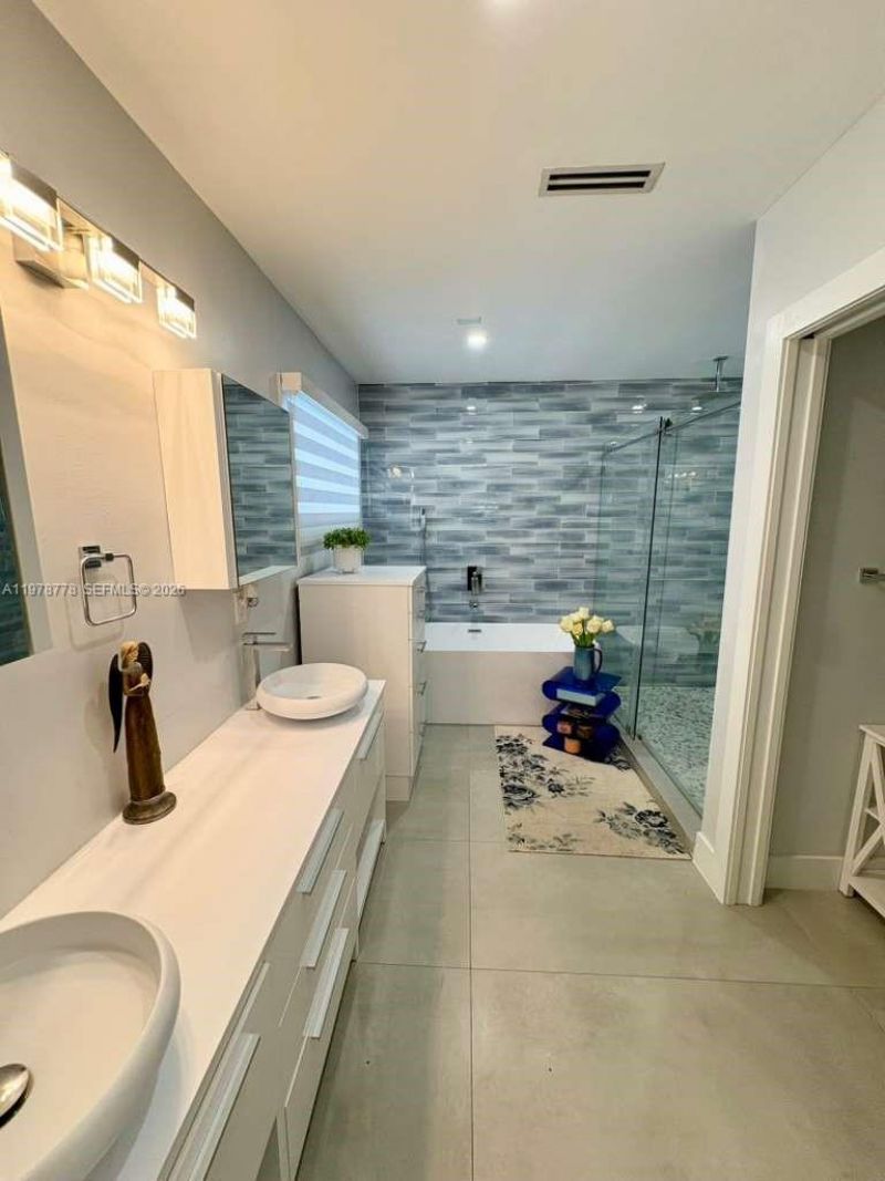 6890 Winged Foot Dr , Hialeah, FL 33015 Photo