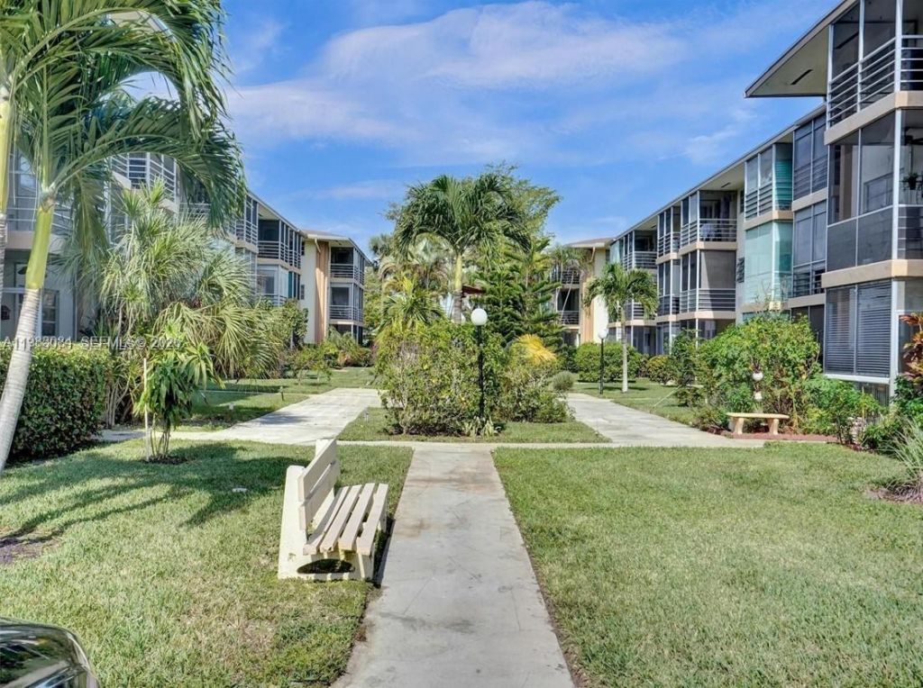 17000 NE 14th Ave , Unit 206, Miami, FL 33162 Photo