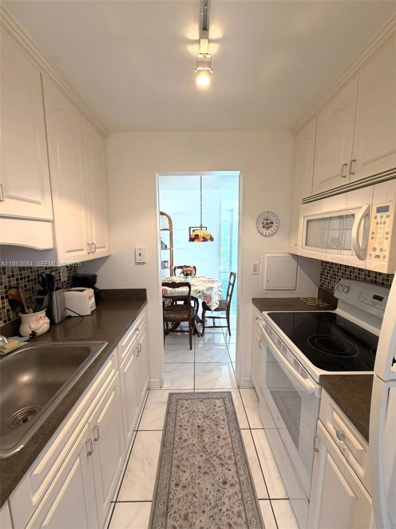 17000 NE 14th Ave , Unit 206, Miami, FL 33162 Photo