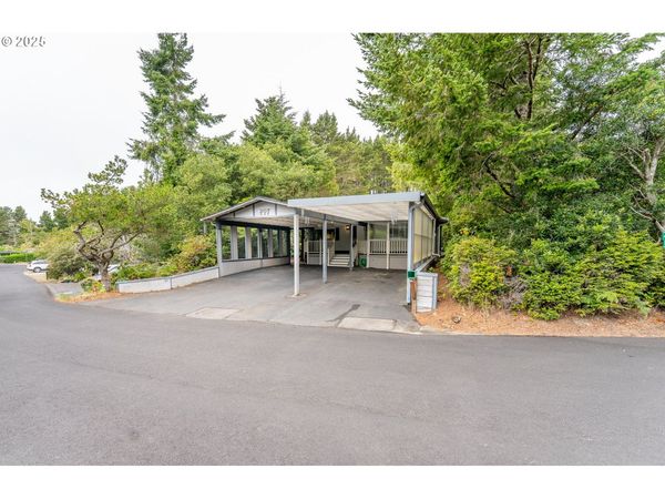 1600 RHODODENDRON DR, Unit 207, Florence, OR 97439