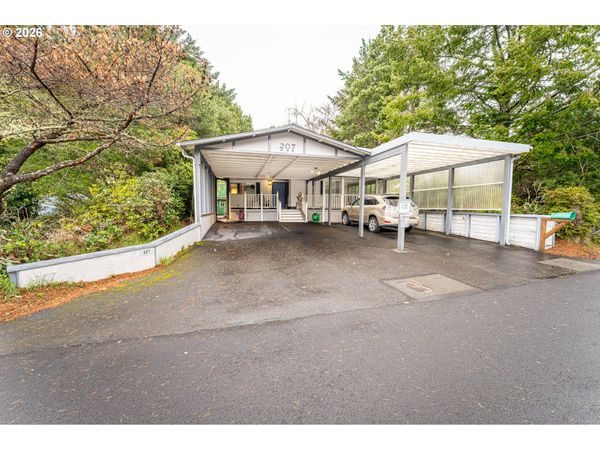 1600 RHODODENDRON DR, Unit 207, Florence, OR 97439