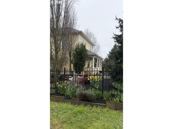 410 W GRANT ST, Carlton, OR 97111