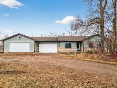 1927 Stark Road , Harris, MN 55032