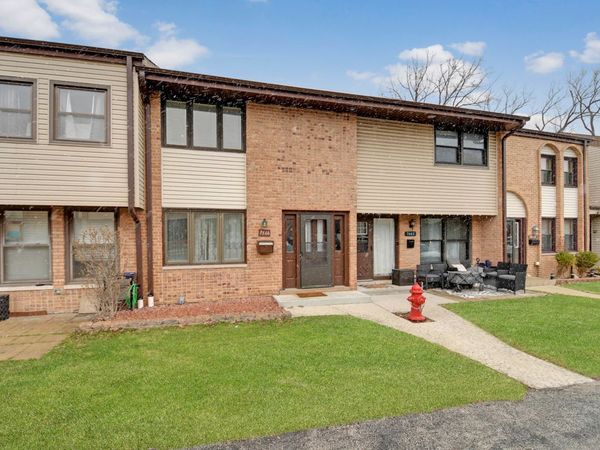 7666 S 88th Court , Justice, IL 60458