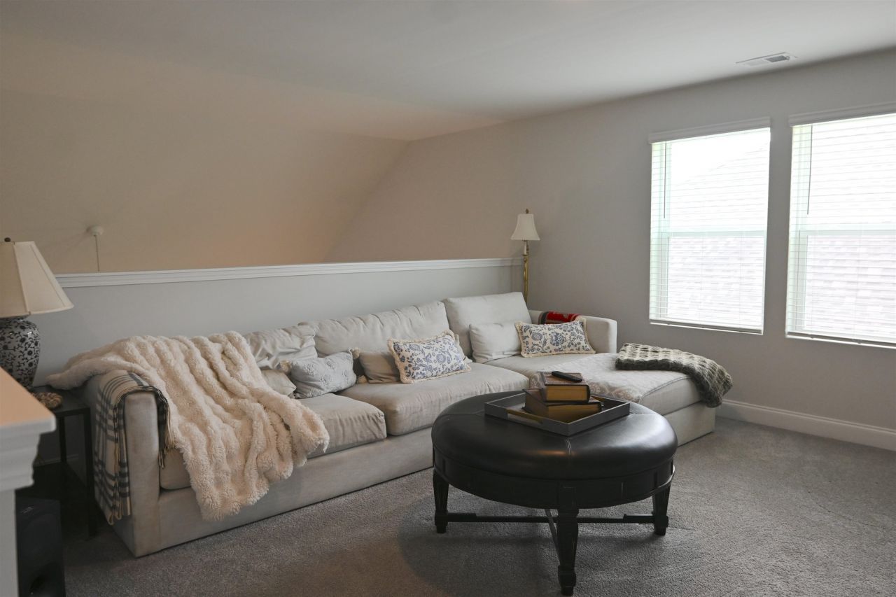 2464 Campton Loop Photo 10