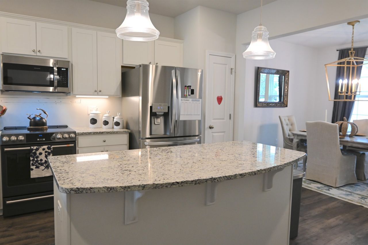 2464 Campton Loop Photo 4