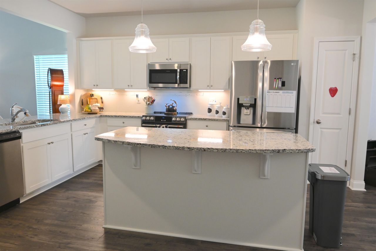 2464 Campton Loop Photo 5