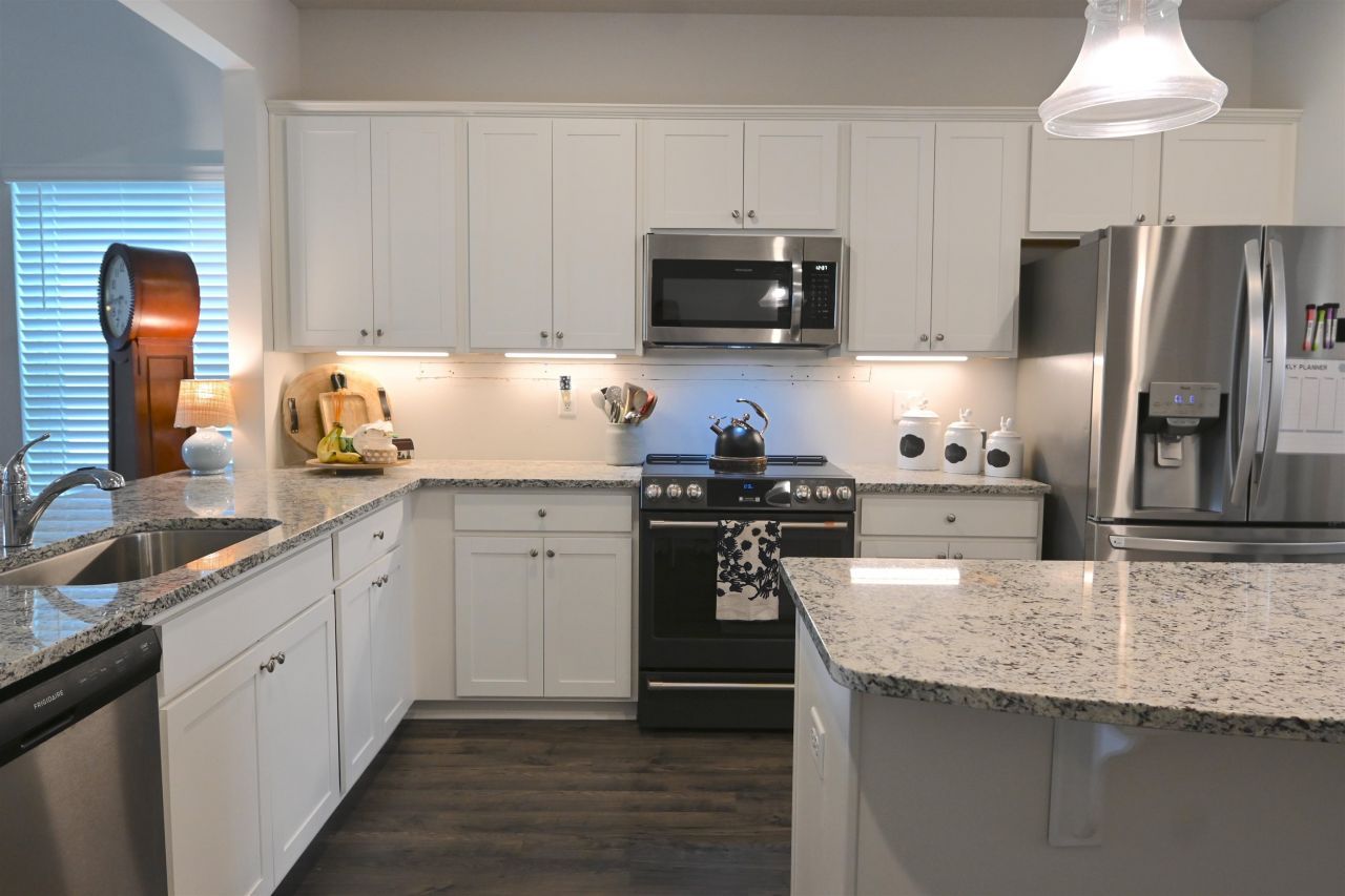 2464 Campton Loop Photo 6