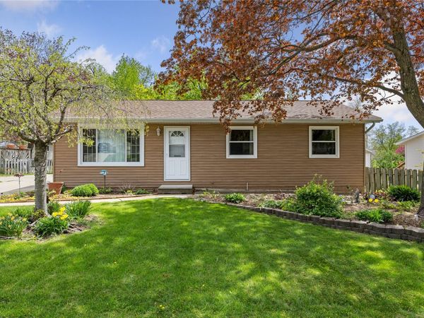 1721 Woodside Court NW, Cedar Rapids, IA 52405