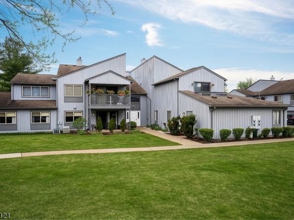 244 Drake Ln, Roxbury, NJ 07852