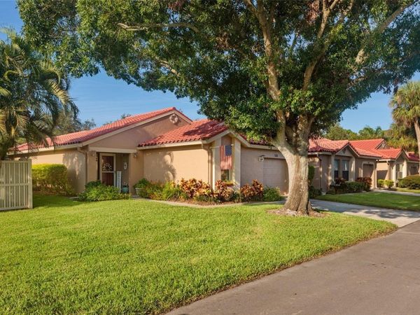 526 ST TROPEZ CIRCLE NE, ST PETERSBURG, FL 33703