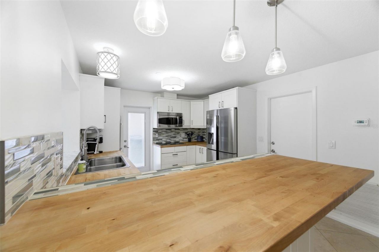 526 St Tropez Circle Ne, Saint Petersburg, FL 33703 Photo