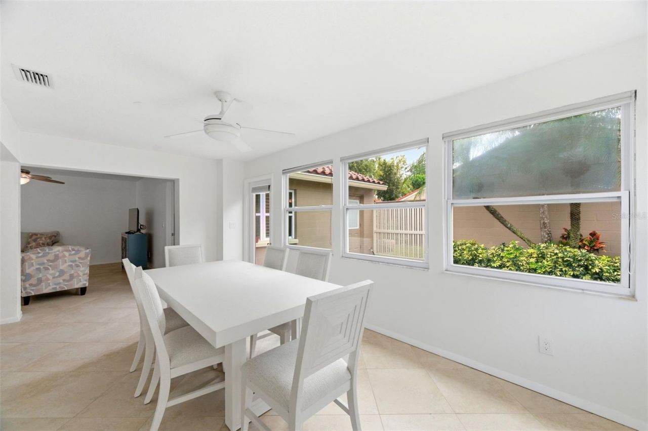 526 St Tropez Circle Ne, Saint Petersburg, FL 33703 Photo