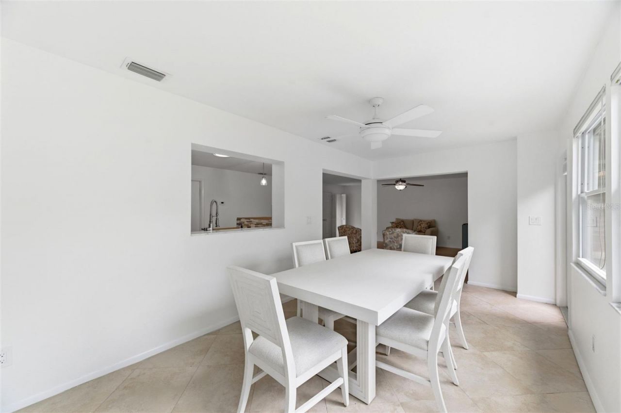 526 St Tropez Circle Ne, Saint Petersburg, FL 33703 Photo