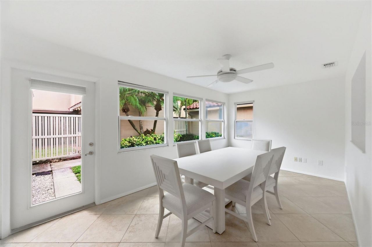 526 St Tropez Circle Ne, Saint Petersburg, FL 33703 Photo