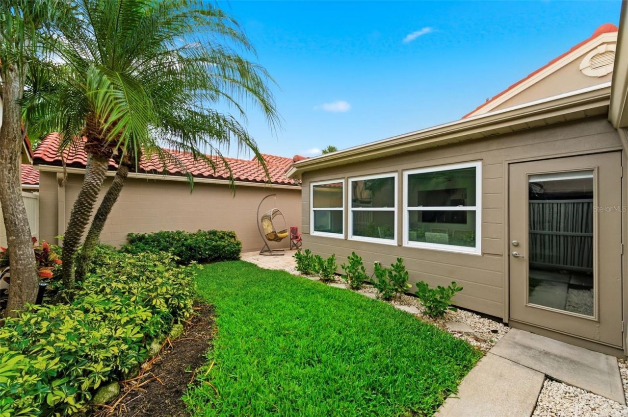 526 St Tropez Circle Ne, Saint Petersburg, FL 33703 Photo