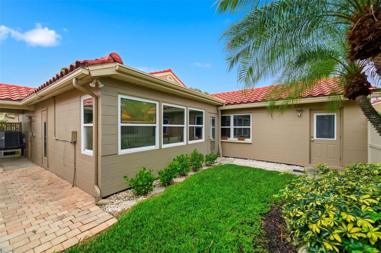 526 St Tropez Circle Ne, Saint Petersburg, FL 33703 Photo