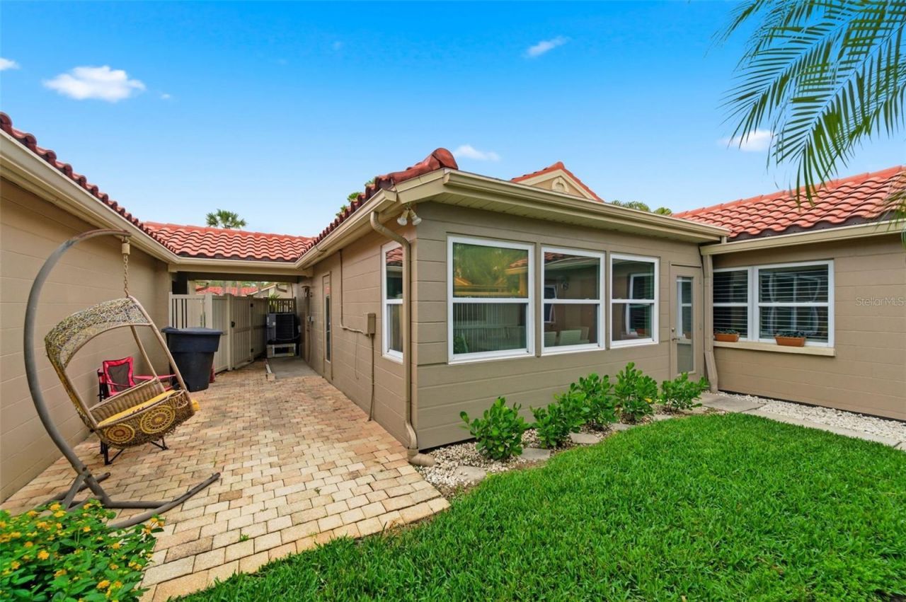 526 St Tropez Circle Ne, Saint Petersburg, FL 33703 Photo
