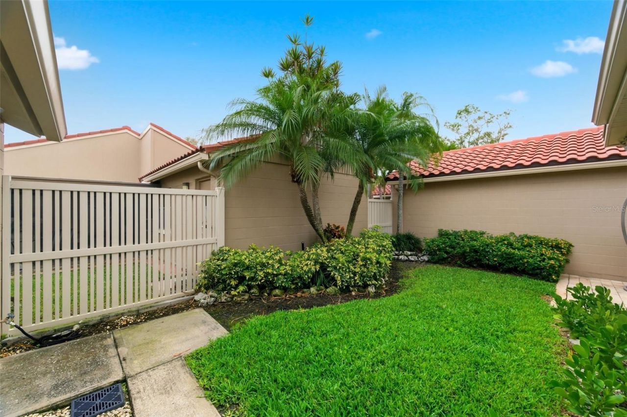 526 St Tropez Circle Ne, Saint Petersburg, FL 33703 Photo