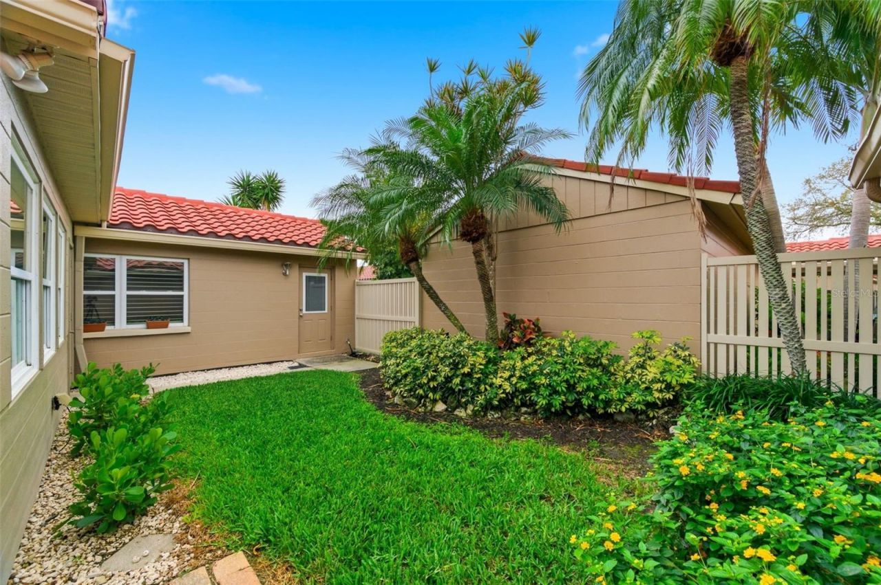 526 St Tropez Circle Ne, Saint Petersburg, FL 33703 Photo