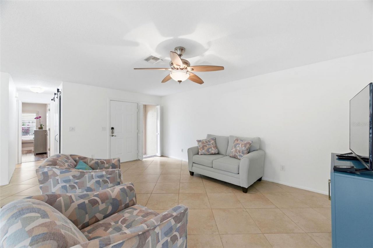 526 St Tropez Circle Ne, Saint Petersburg, FL 33703 Photo