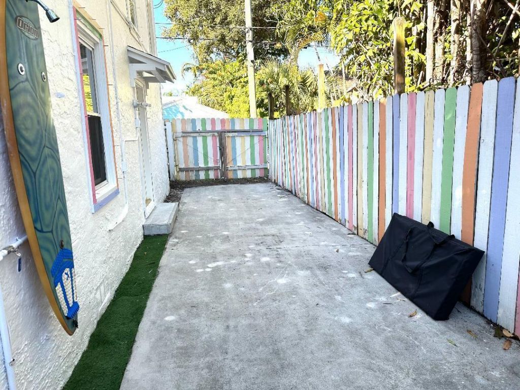 705 N Palmway, Lake Worth Beach, FL 33460 Photo